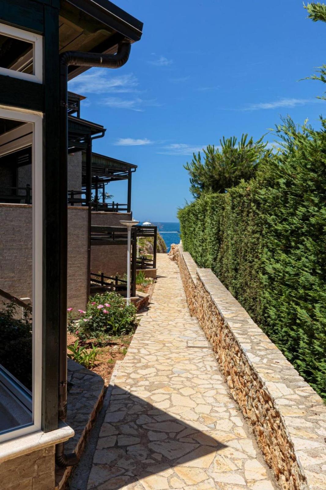 Bay Inn Apartment Sea Front Влёра Экстерьер фото